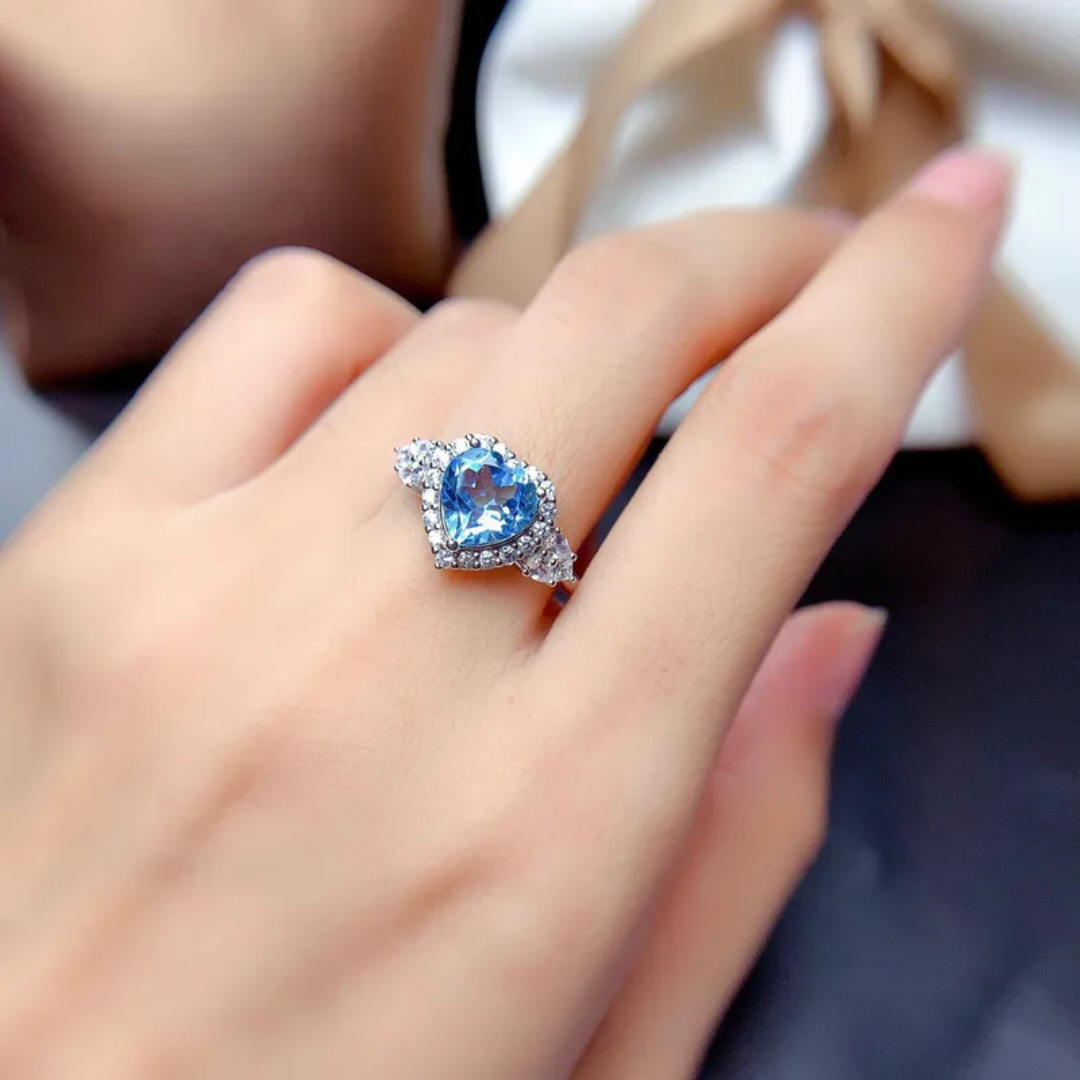 Anillo con corazón celeste inspirado en Cenicienta