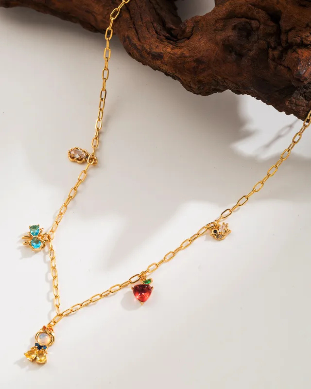 Collar con 5 dijes Blanca Nieves
