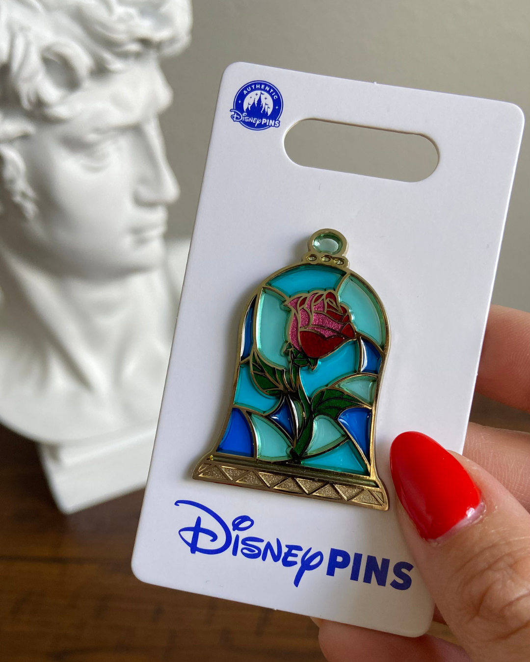 Pin Rosa La Bella y La Bestia