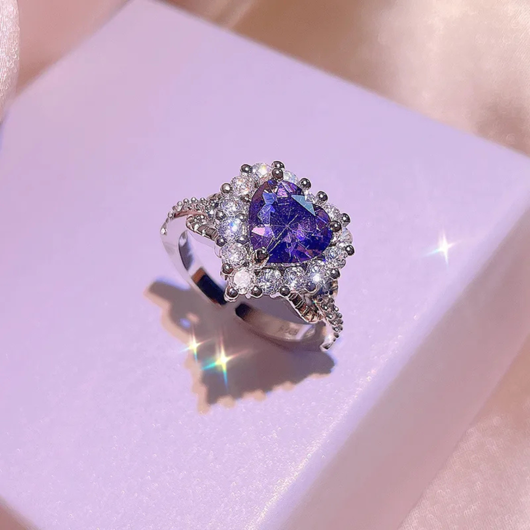 Anillo con corazón morado inspirado en Rapunzel