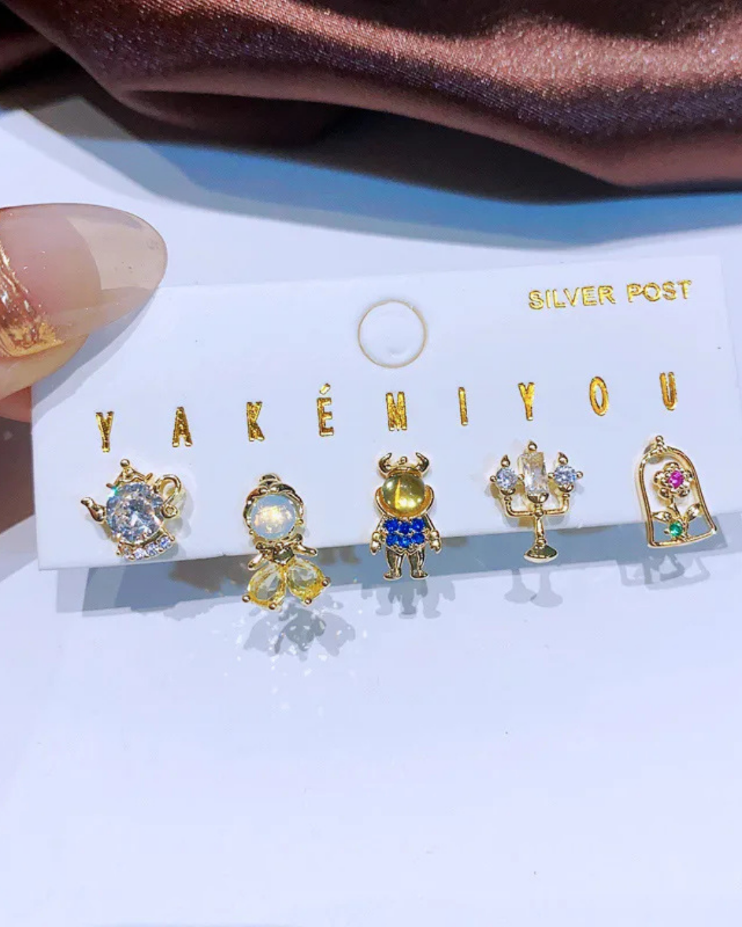Aretes La Bella y La Bestia 5 pack (personajes diferentes, no colgantes)