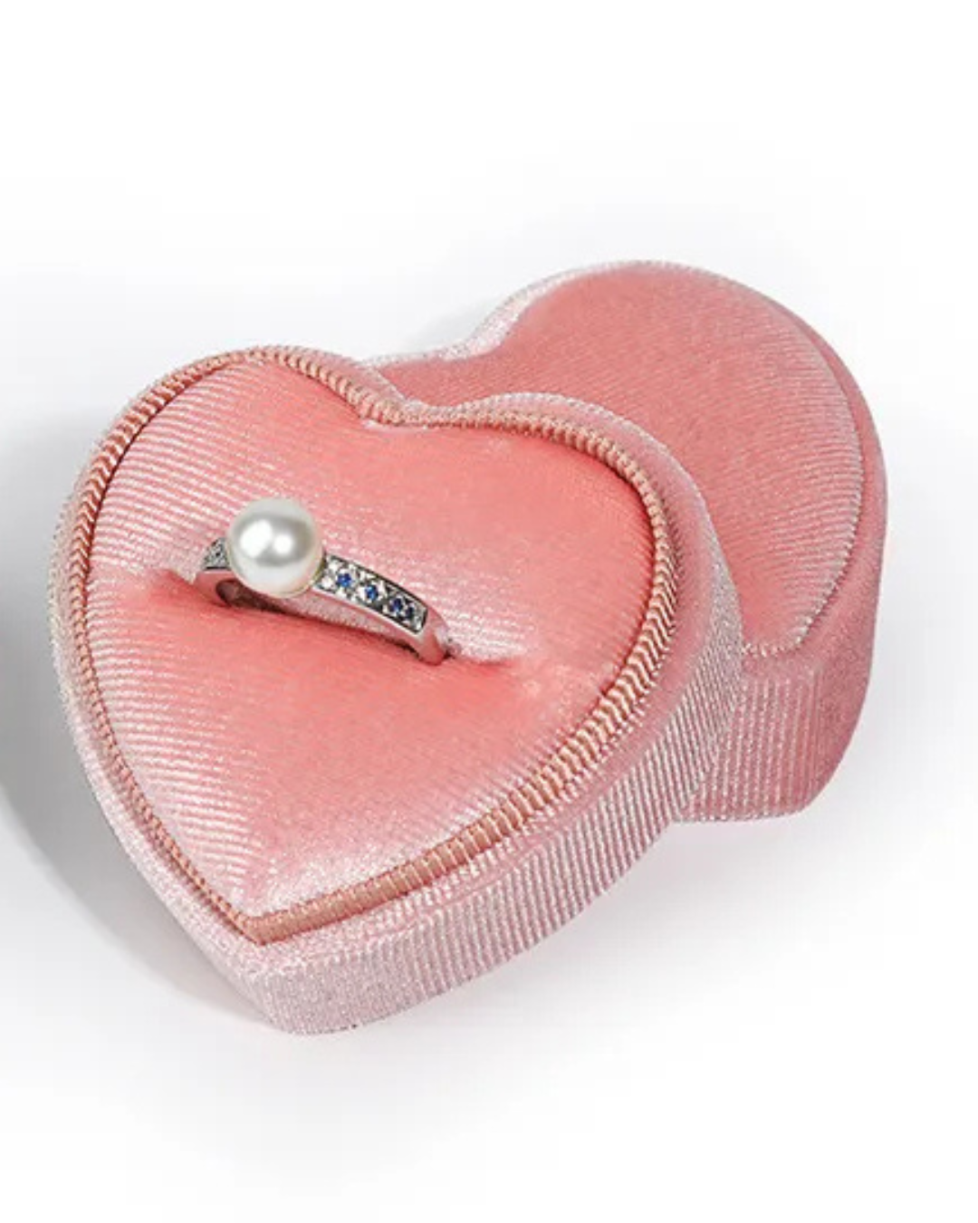 Cajita para anillo con forma de corazón rosada