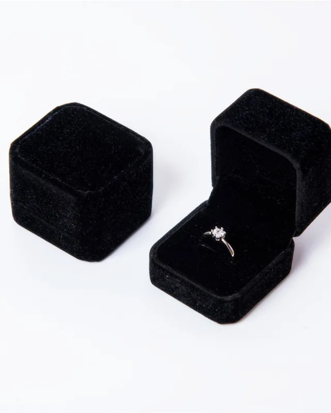 Cajita para anillo negra o vino