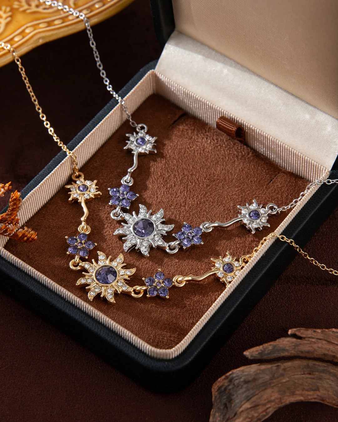 Collar con flores y sol Rapunzel plateado