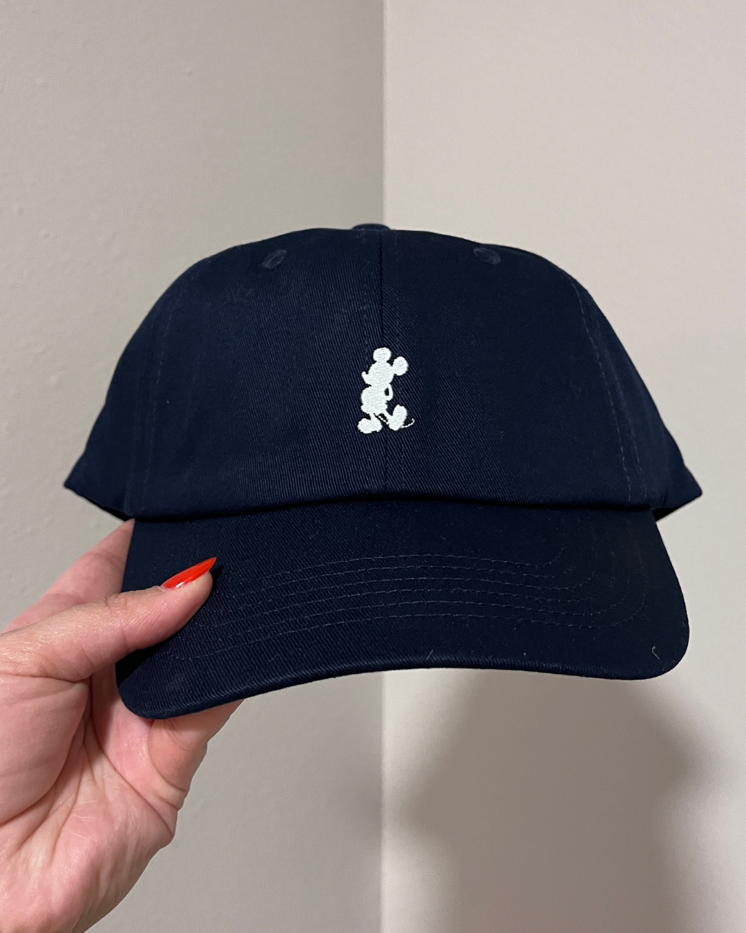 Gorra Azul Navy con Mickey Mouse bordado en blanco