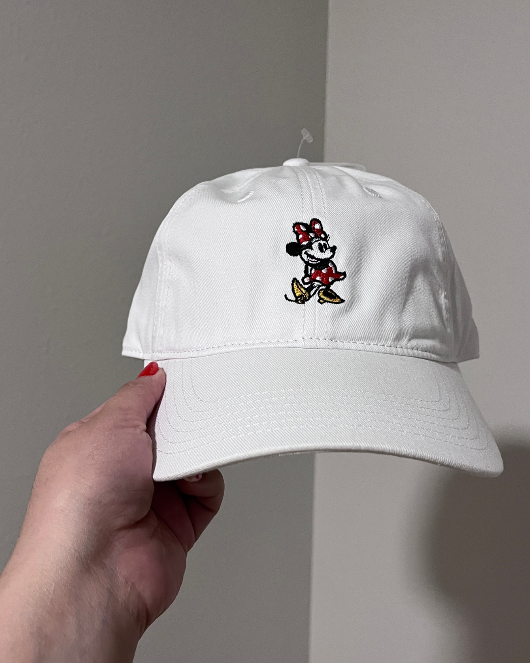 Gorra Blanca Minnie Mouse bordada a color
