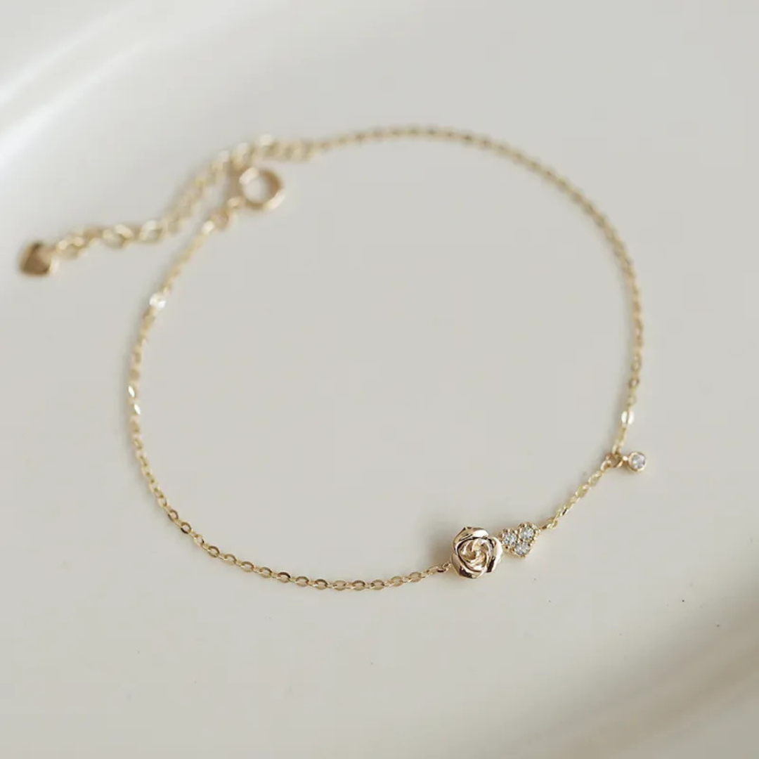 Pulsera dorada con rosa inspirado en La Bella y La bestia